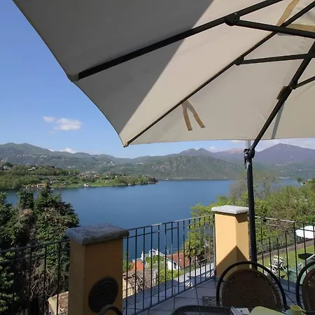 Terrazza Sul Lago Nella Casa Sul Golfo Miasino