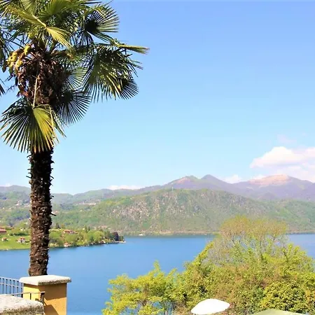 Terrazza Sul Lago Nella Casa Sul Golfo * Miasino