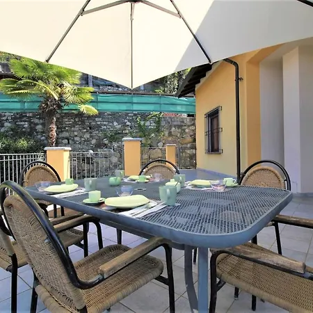 Terrazza Sul Lago Nella Casa Sul Golfo